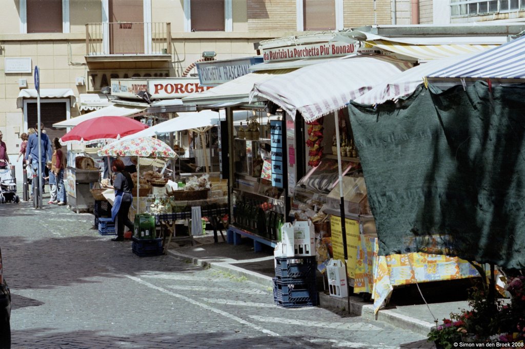 Frascati, mercato.jpg by Simon van den Broek