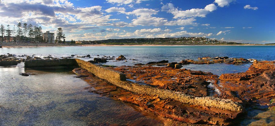 Dee Why Beach, rock pools by Jan Safar