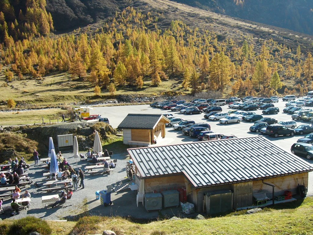 Der Parkplatz am Ende der Strasse zuhinterst im Lötschental by Kai-Ra-San