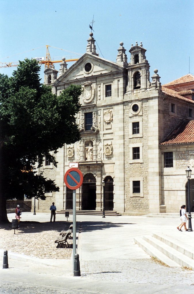 Convento de Santa Teresa - Casa Natal - Ávila by House Housines