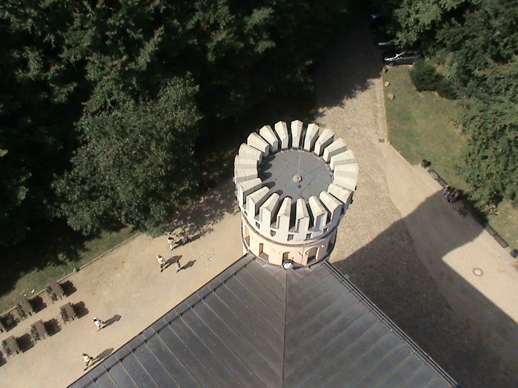 Jagdschloss - Blick nach unten by Ephraim Macadamia