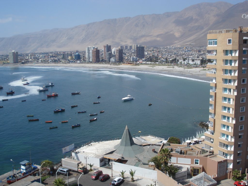 Playa Cavancha desde el 15º piso by patricio valdebenito