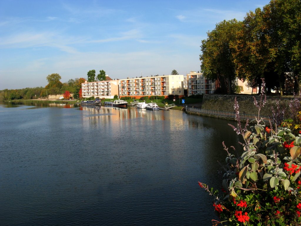 Halte nautique à Auxonne by bester95