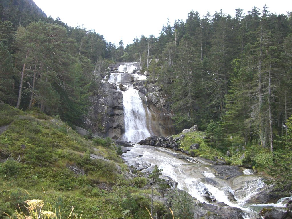 Cascade oberhalb der Pont d'Espagne by Mario Lischke