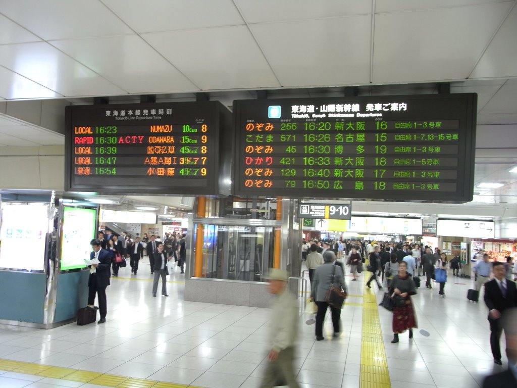 JR Tokyo station by TAO Yuichi (taoy)