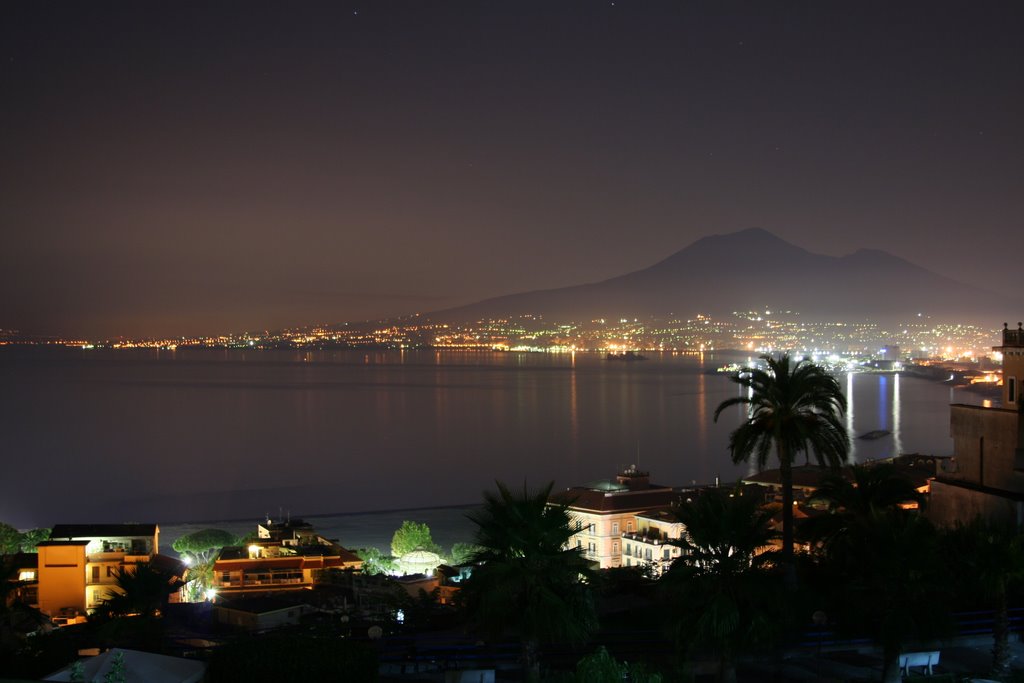 Il vesuvio da Castellammare di Stabia by Aldo Cirillo