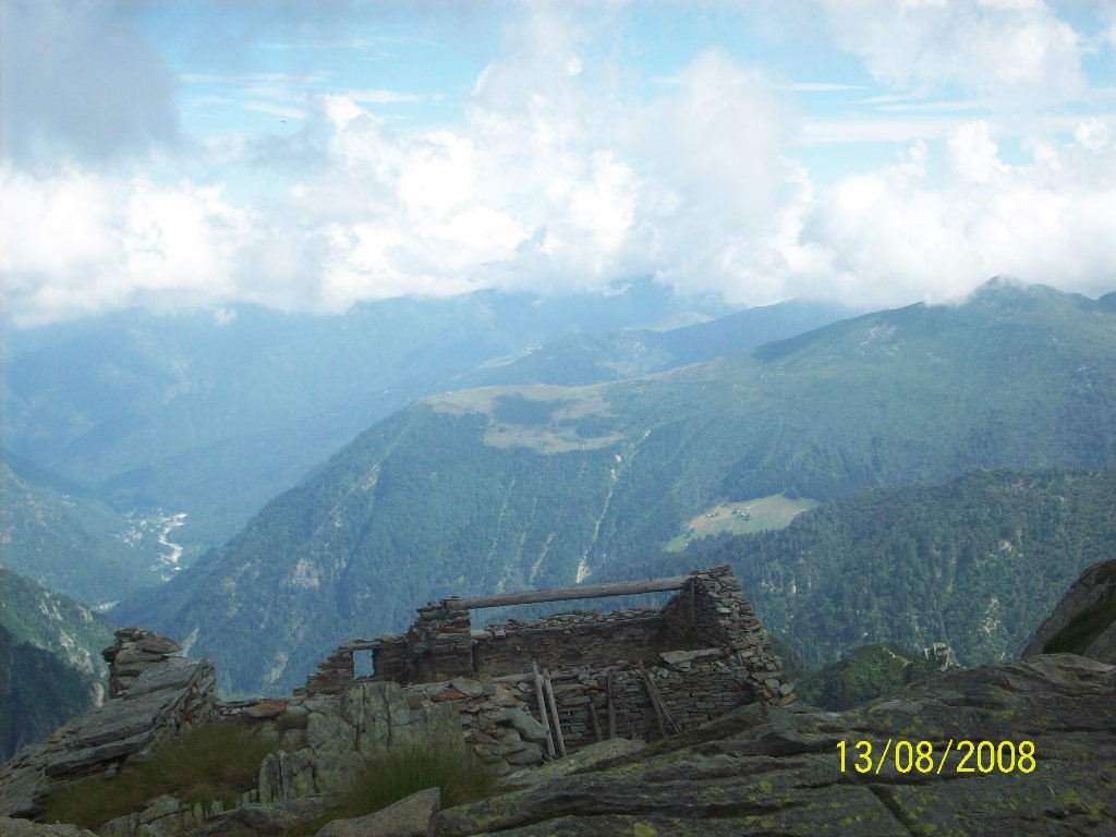 Val Sassolenda, Il Pizzo e l'Alpe Scandalorso visti dall'Alpe Laghetto by caffus