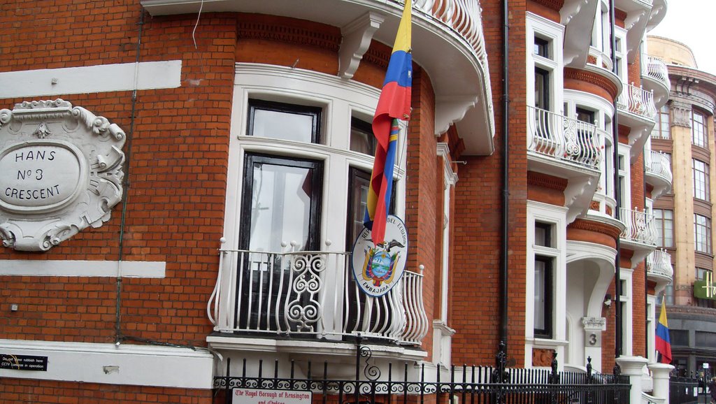 Embassy of Ecuador London by kissyoumillions