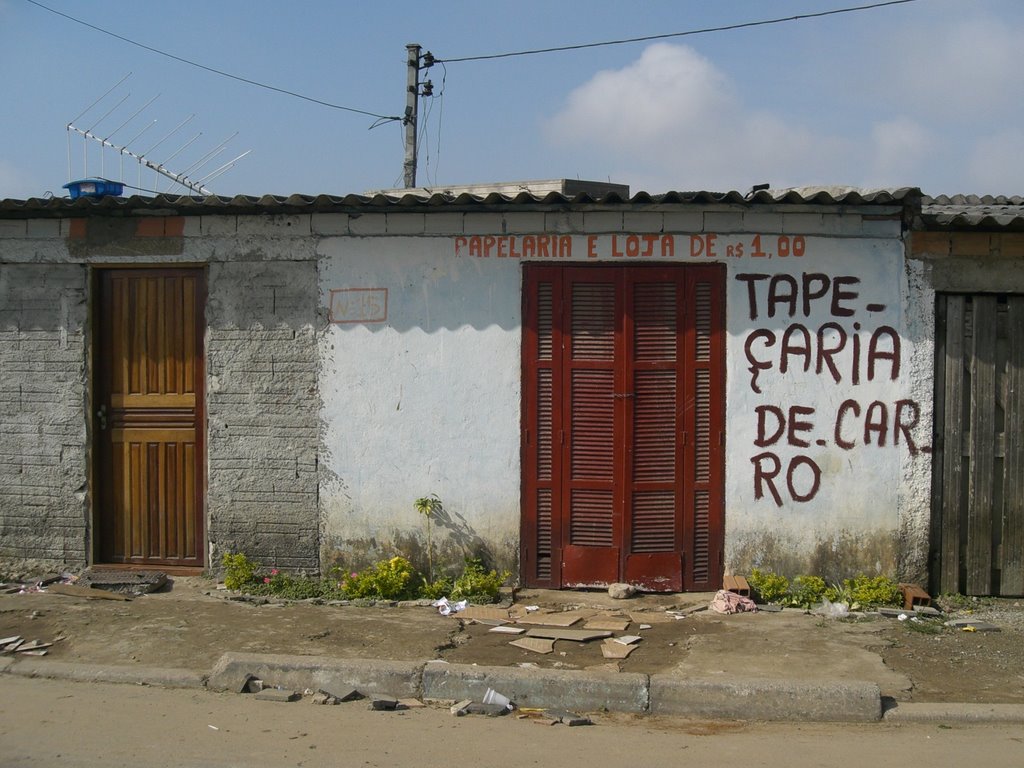 Tapeçaria de carro - ocupação ao norte da estação Bras Cubas by kiyoto