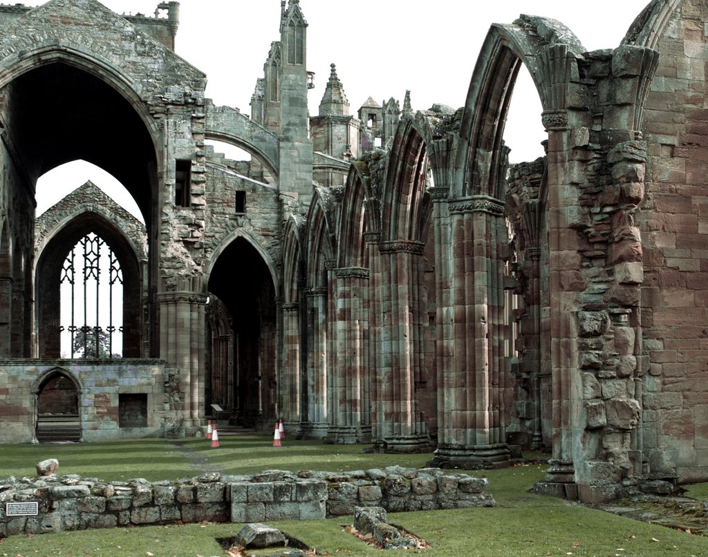 Melrose Abbey by un_hartim