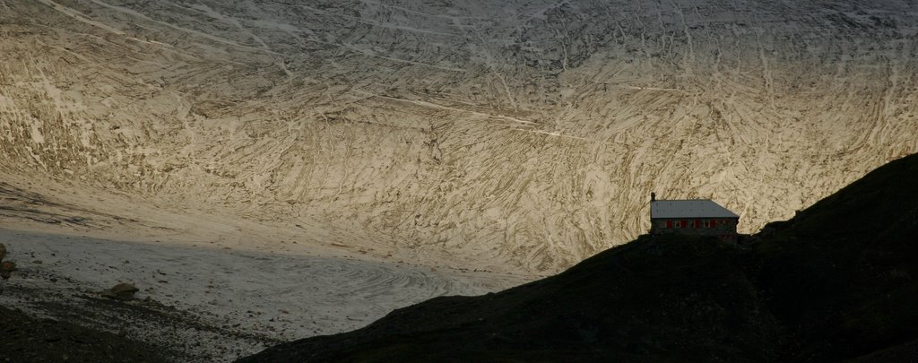 Rifugio Claudio e Bruno by Massimiliano Riotti