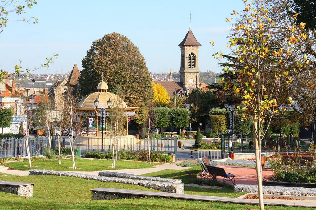 Villeneuve Le Roi. Place Amédée Soupault. by Pierre Dablon