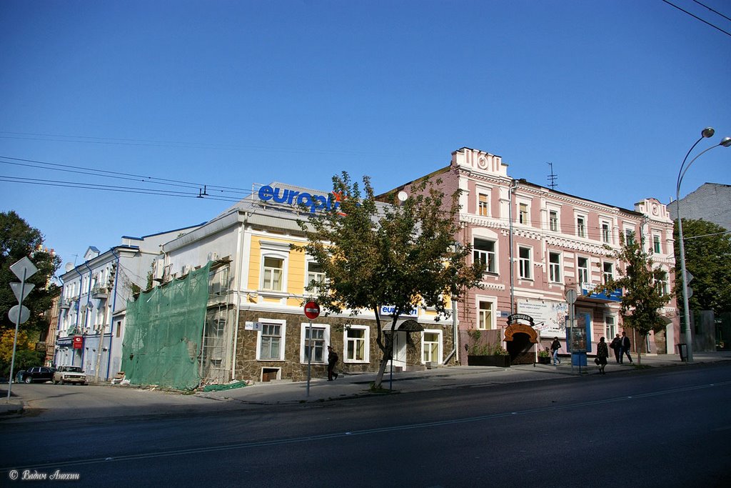 Bolshaya Sadovaya street by Vadim Anokhin