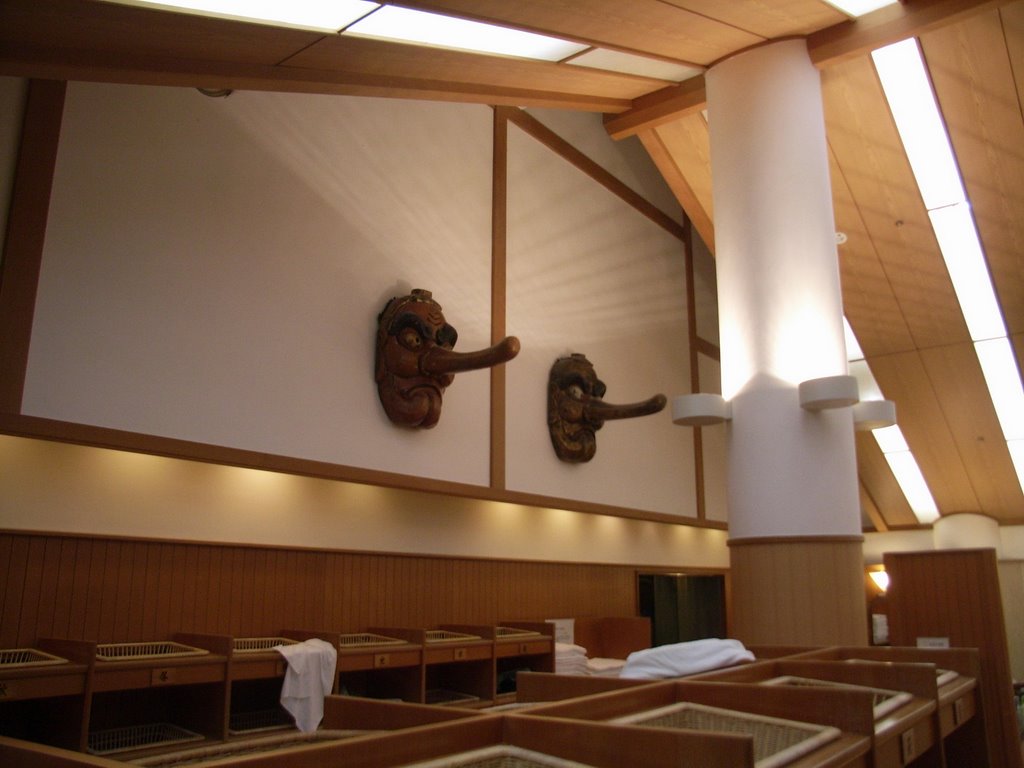 Inside Sakan - Onsen dressing room by taoy (keep Panoramio)