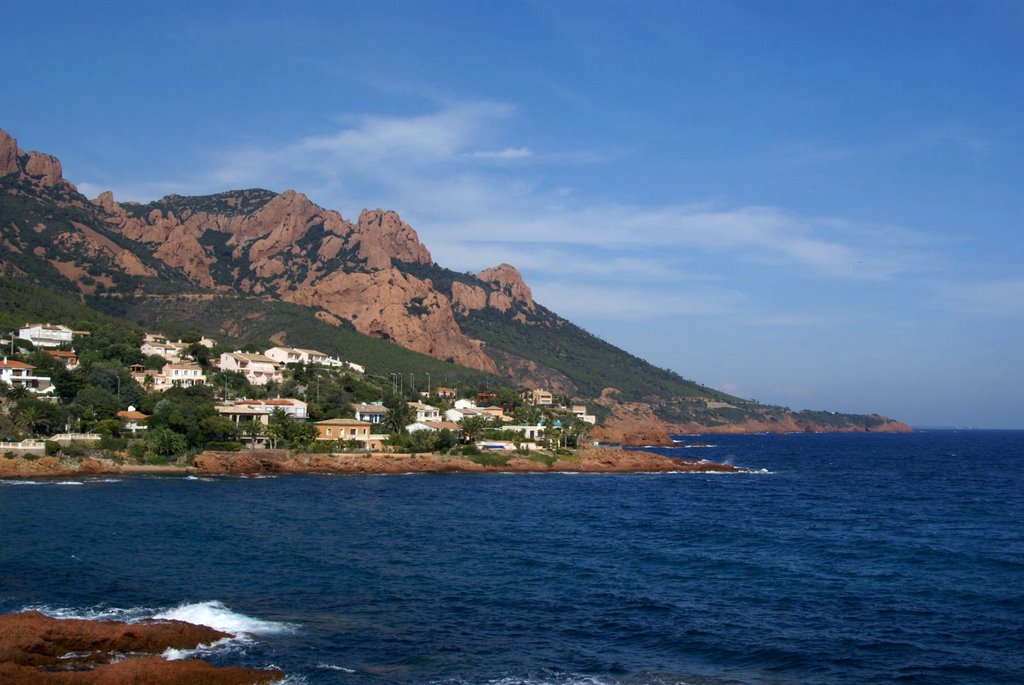 Calanque d'Anthéor - Boulevard Eugène Brieux - View NE on Pointe d'Anthéor by txllxt