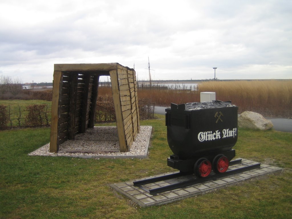 Goitsche,etwas dürftige Erinnerung an einen Braunkohlen-Tagebau by KADIBILD