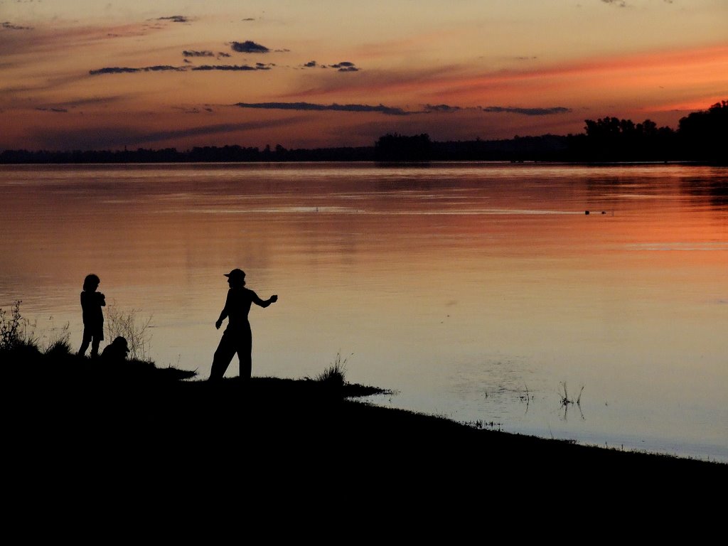 Pescando en el Río Uruguay by enzodls