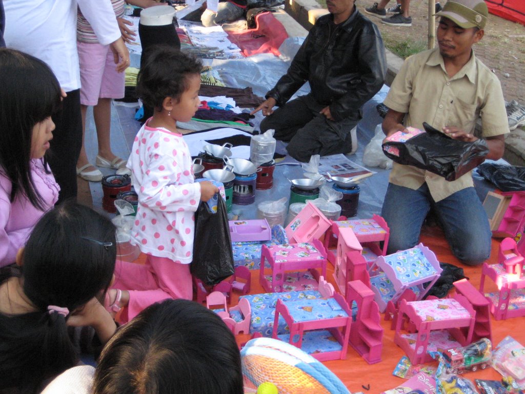 Sunday-Morning Market around Gedung Sate Bandung (Gazebo side) by setDanU