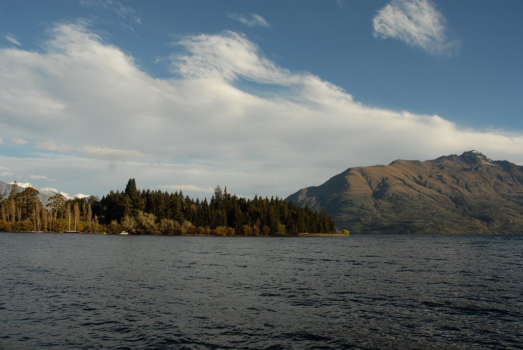 Queenstown, New Zealand by Zsuzsanna Mudra