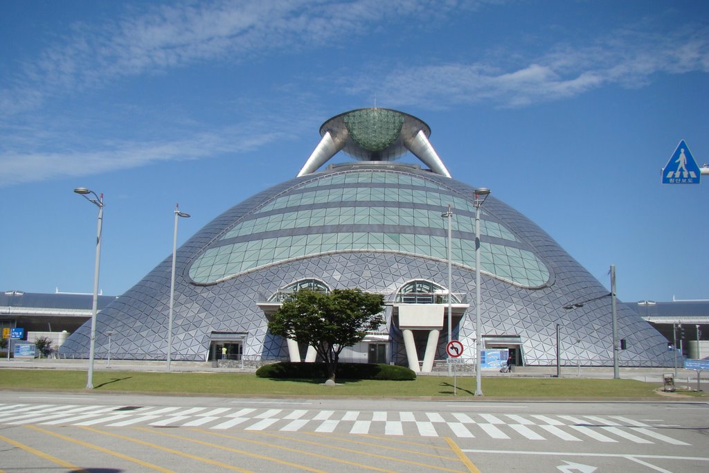 Incheon Airport Main Entrance by Sörens Welt