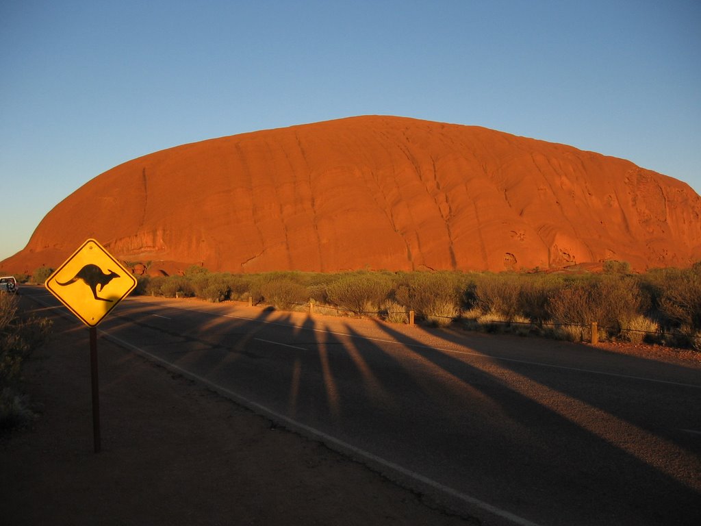 Uluru by simon-williams1