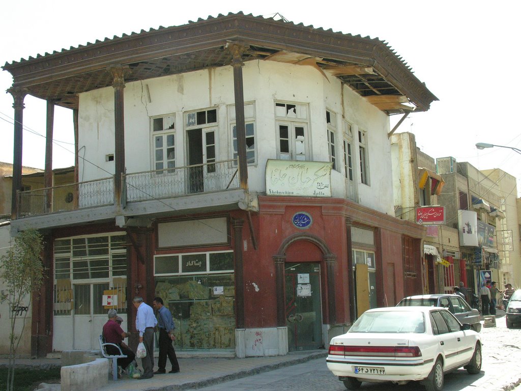 House in New Julfa district by IPAAT