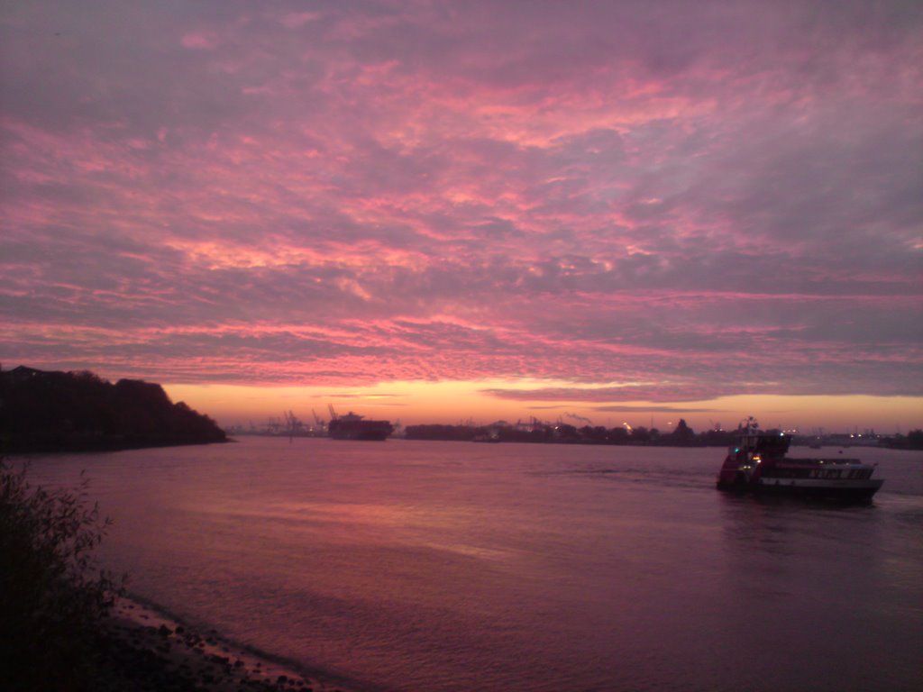 Sunrise, Teufelsbruck, Hamburg by Mat Nichol