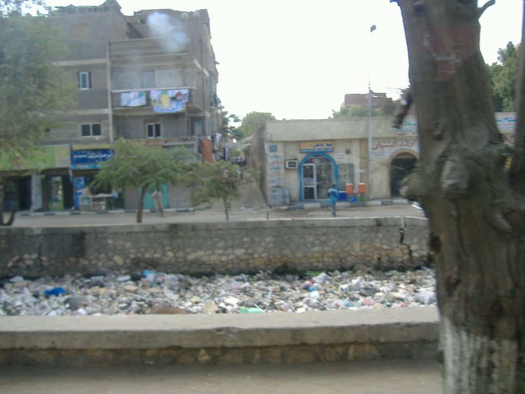 Dirty Cairo, near the Pyramides by TudorM