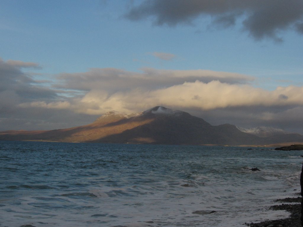 Mweelrea from Rinvyle beach by grahampm