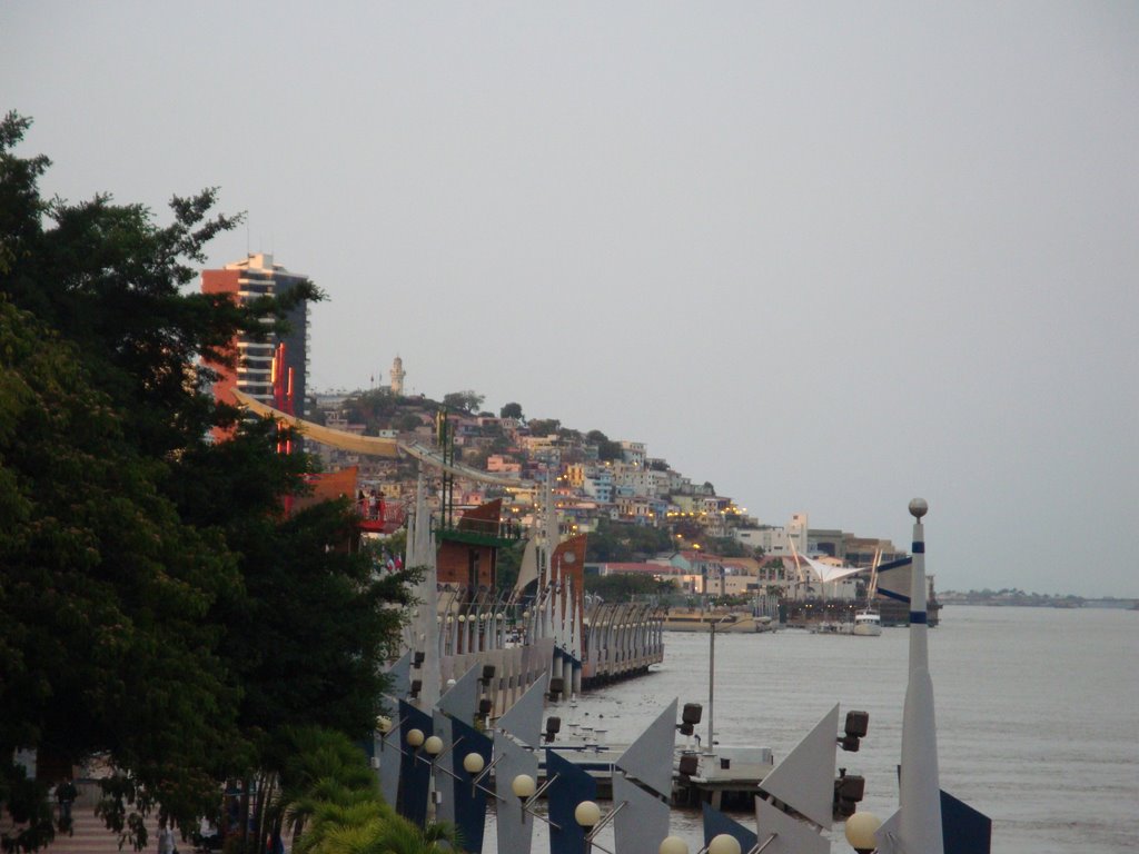 Cerro de Santa Ana, en Guayaquil by aliroman