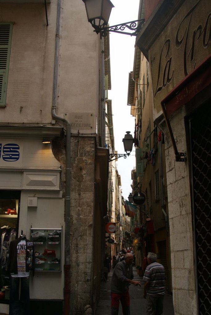 Nice - Rue de la Préfecture / Rue Droite - View North by txllxt