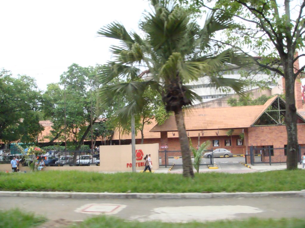 CENTRO COMERCIAL UNICENTRO by carlos alberto arango