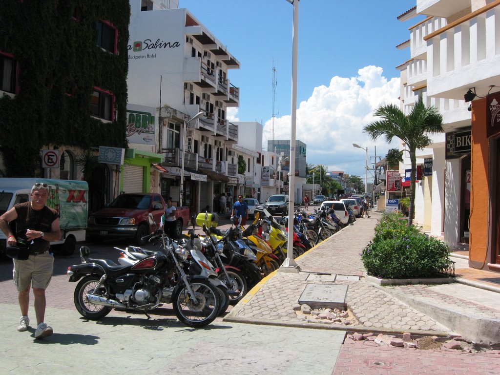 Street in Playa del Carmen by fredchabot