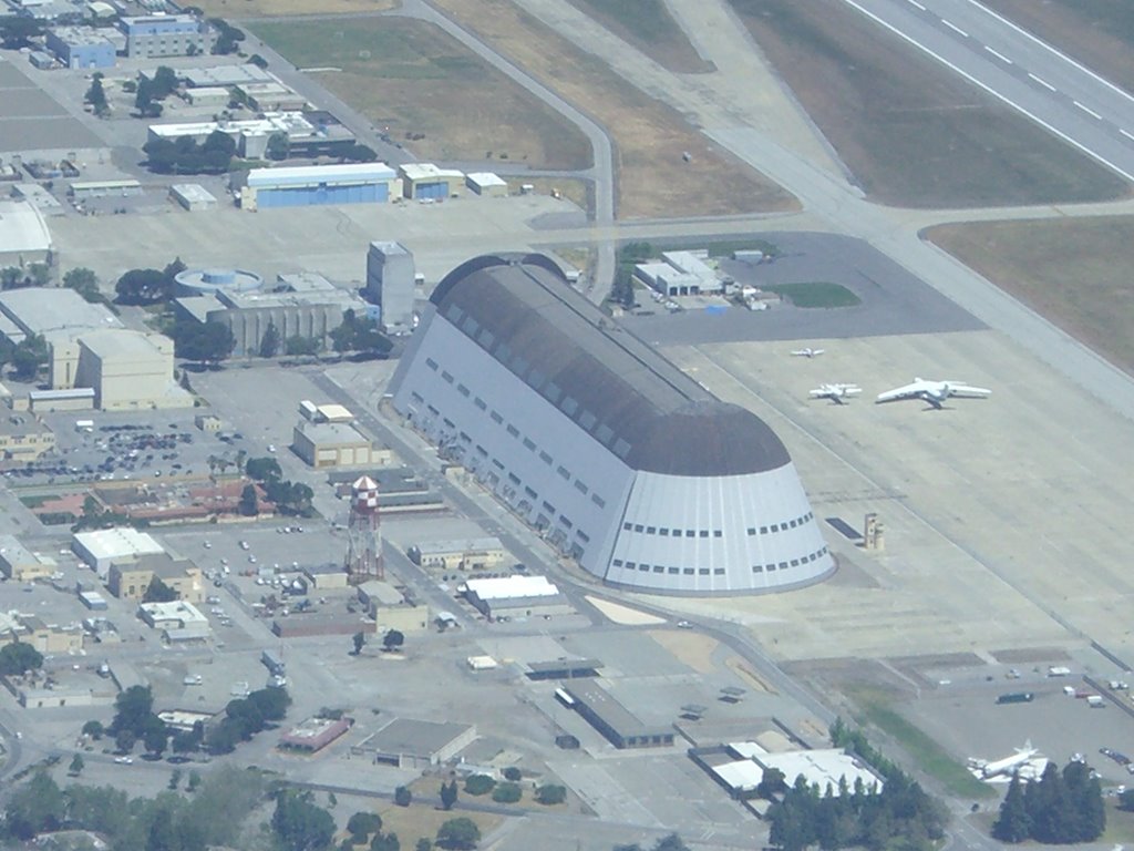 Moffett Field,The Big Hanger by khunthi