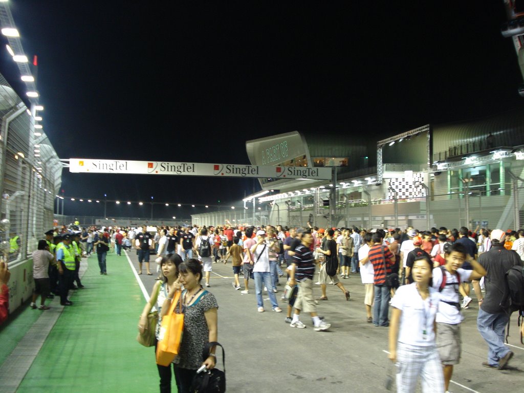 Singapore GP 2008 pit straight by dagechop