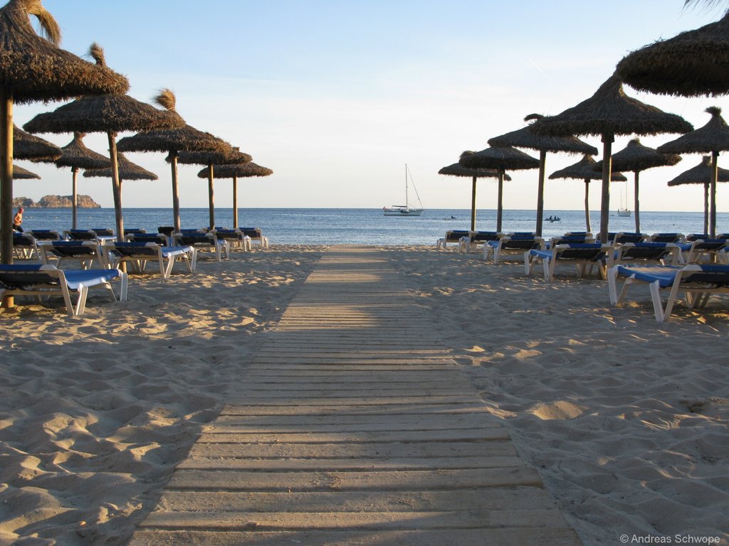 Holzsteg am Strand von Paguera by Andreas Schwope