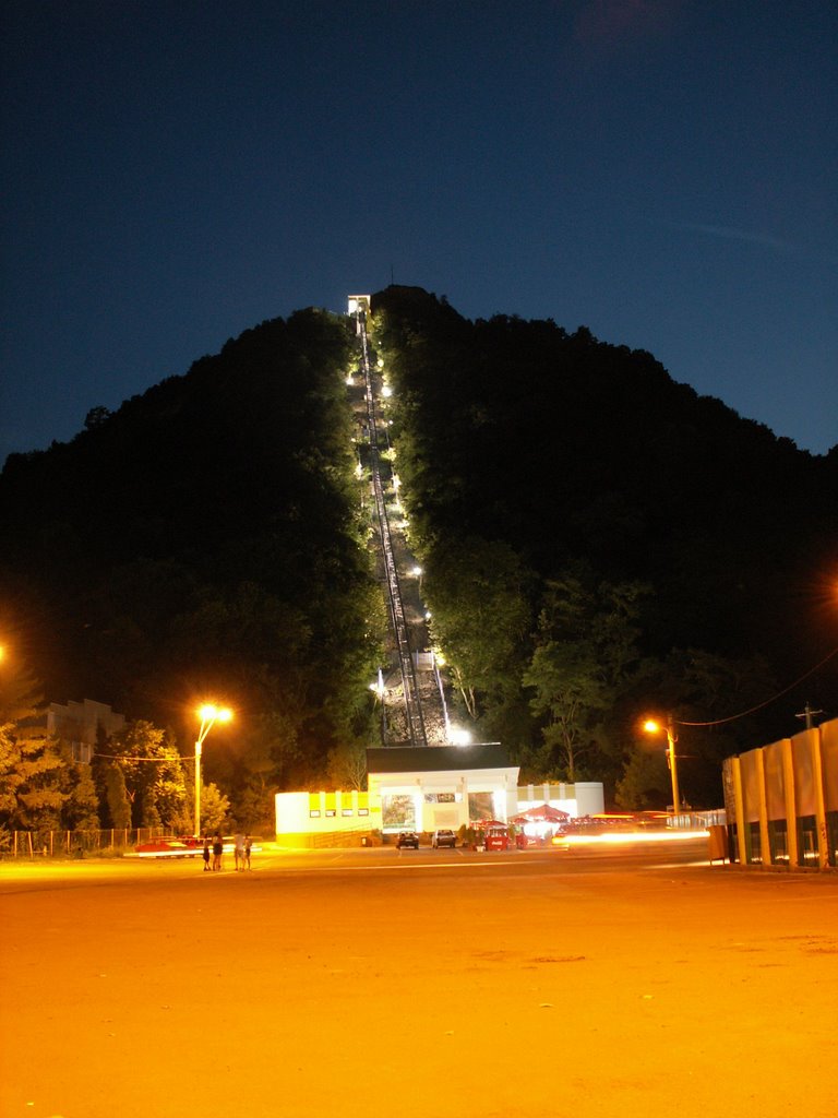 Ascensor panoramic by Ovidiu Tripa