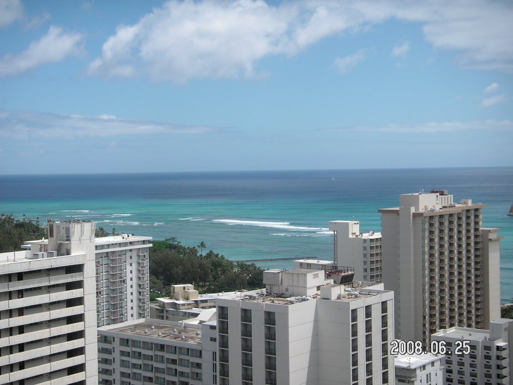 View from Waikiki Banyan floor 32 by INgema