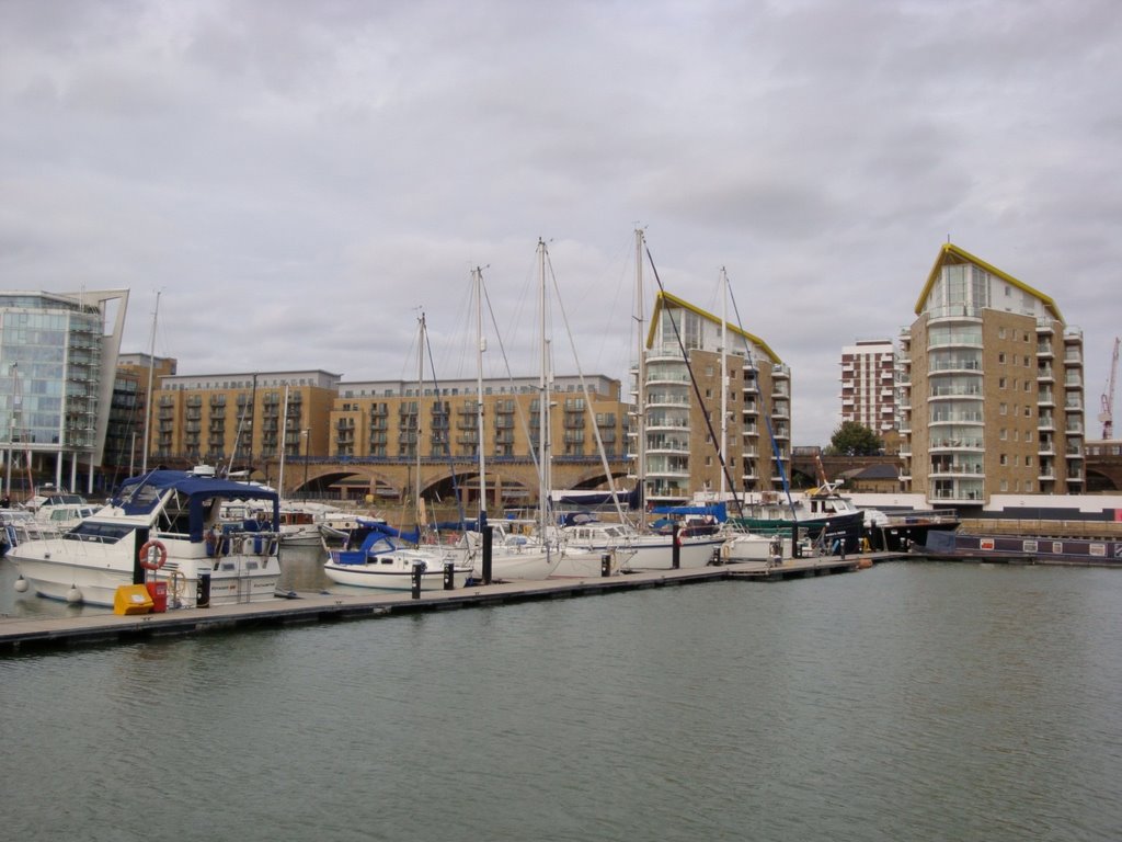 Limehouse Basin by ujames