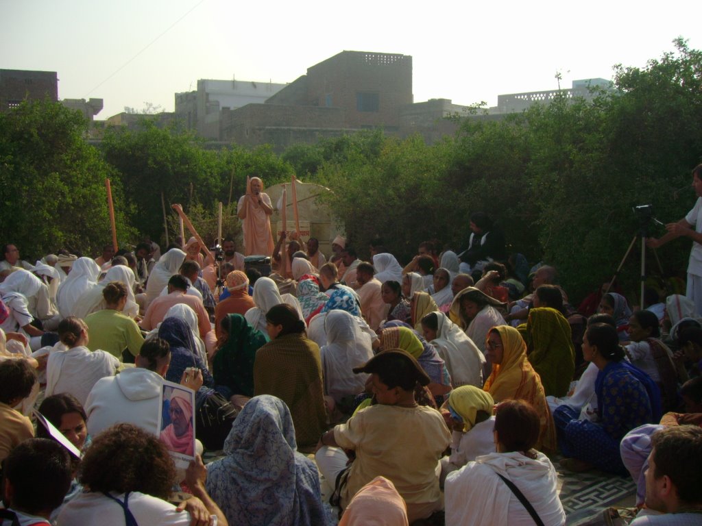 Swamiji talking about Sevakunj by atarax