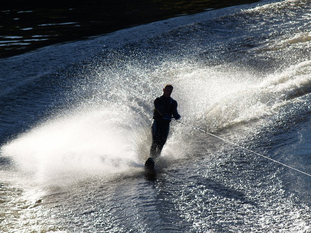 Bujaleuf - Le Skieur sur ses Vagues by Spyros Delemis