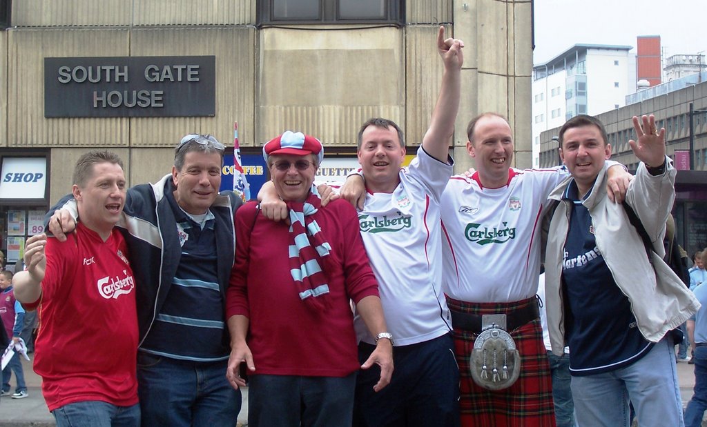 Hammers & Liverpool fans meet! Cardiff May 2006 by G Lokey