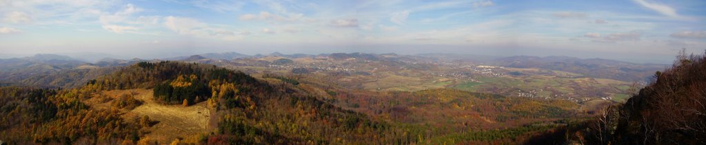 Panoráma Štiavnických vrchov zo Sitna (v strede je Banská Štiavnica) by Igor Marhevsky