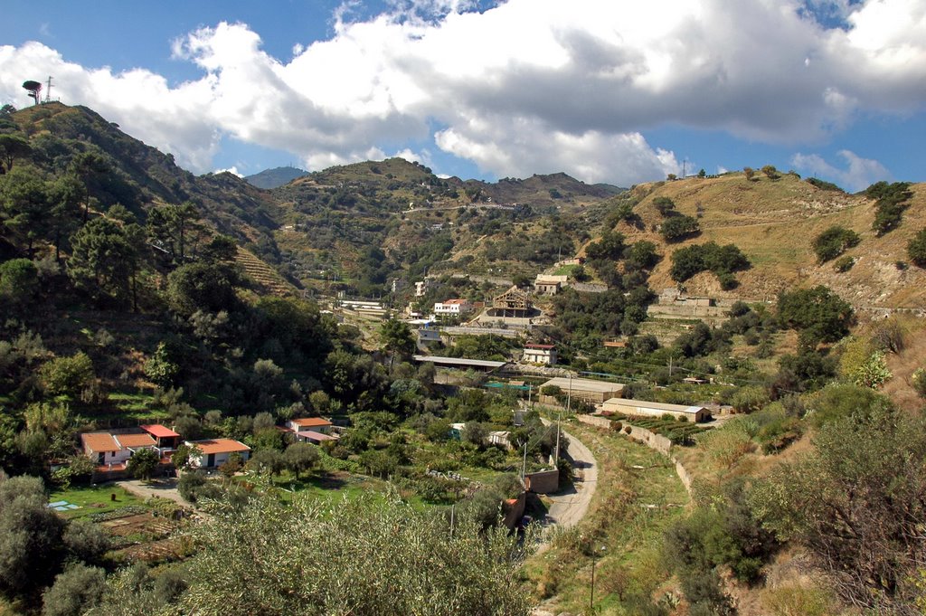 Valle Cumia. Messina by Nicola e Pina in Sicilia