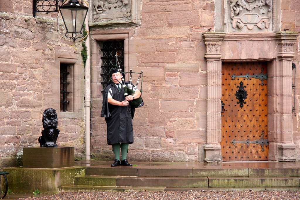 Pipes Player at Glamis Castle by 陳建昌  Chien-Chang Che…