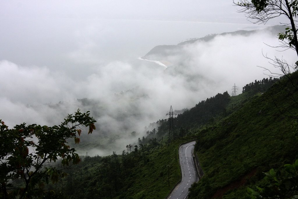 Wolkenpass vietnam by Peter Nagel