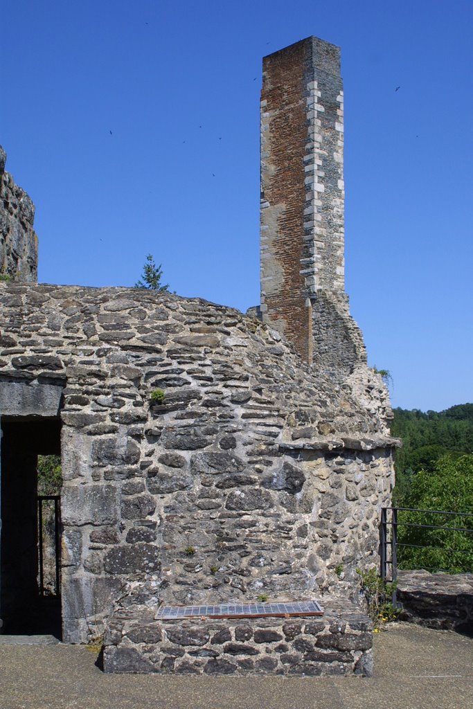 Les Cars : terrasse supérieure du donjon by macrobert