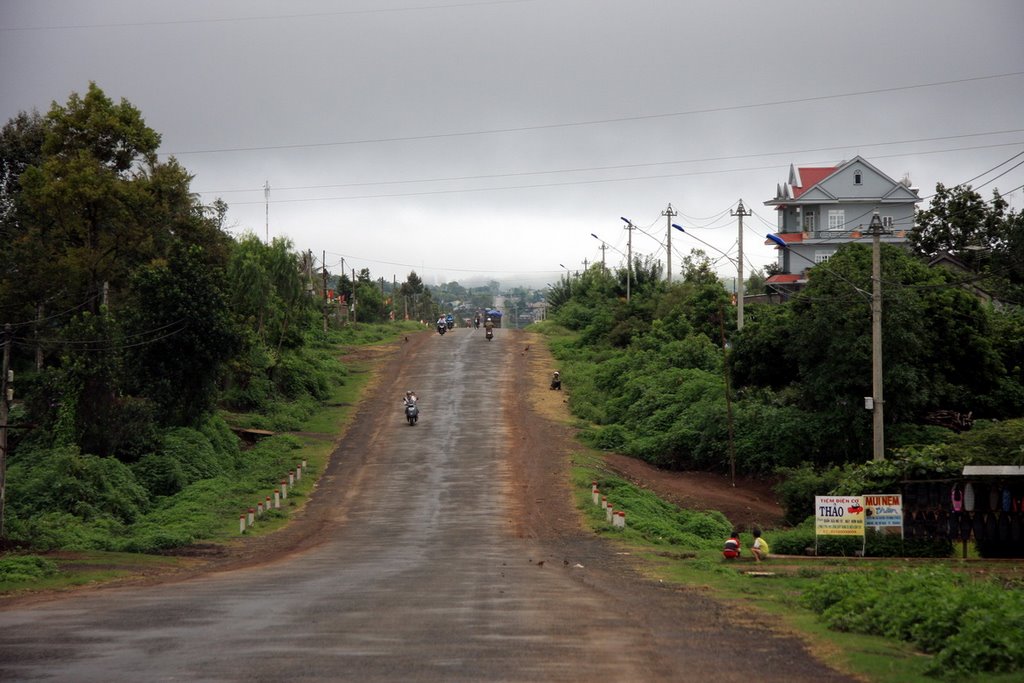 Nghĩa Hưng, tp. Pleiku, Gia Lai, Vietnam by Peter Nagel