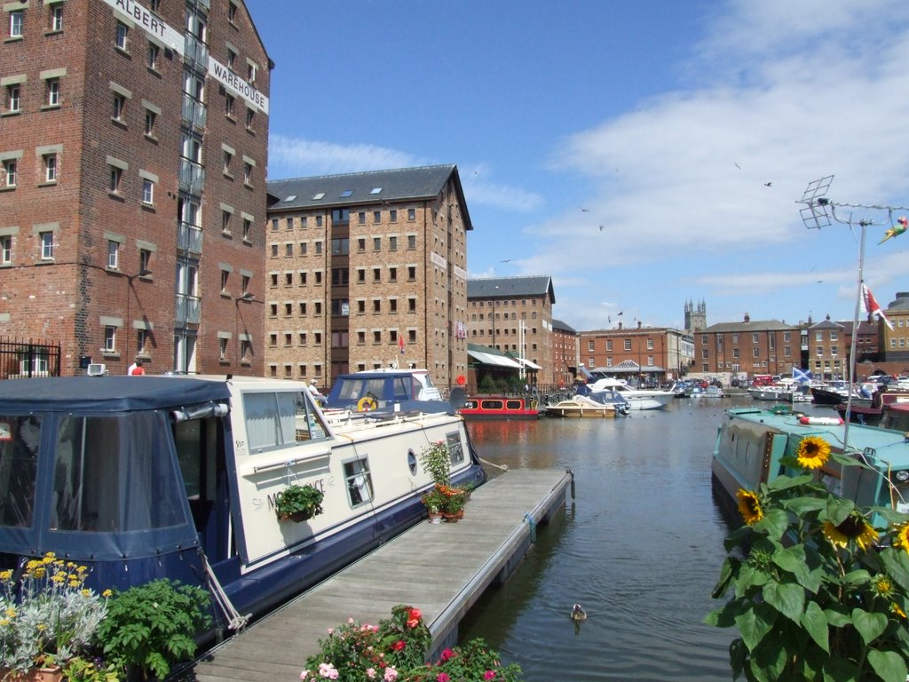 Gloucester Docks by Simon Garner