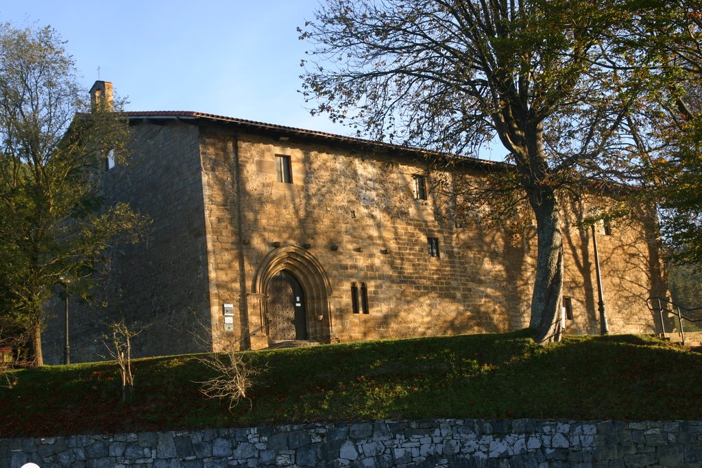 Ermita de La Antigua (510 m) by SantiUsabiaga